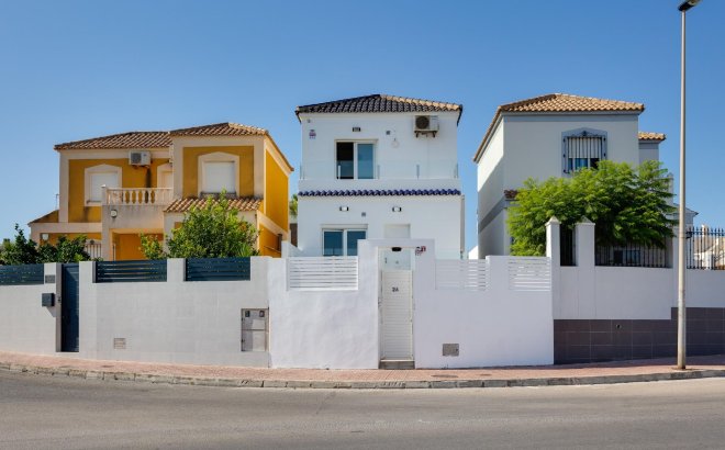 Resale - Villa -
Torrevieja - Aguas Nuevas