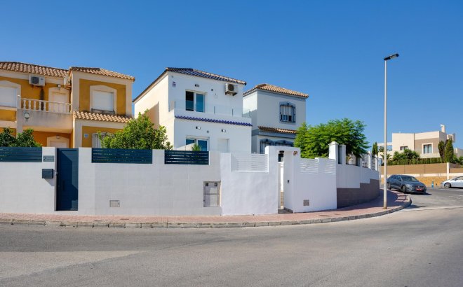 Resale - Villa -
Torrevieja - Aguas Nuevas