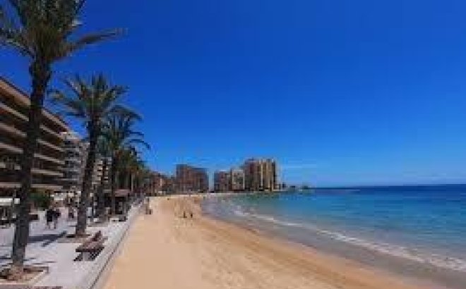 Revente - Appartement -
Torrevieja - Estacion De Autobuses