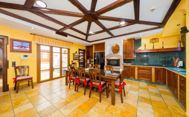 Revente - Commercial -
Torrevieja