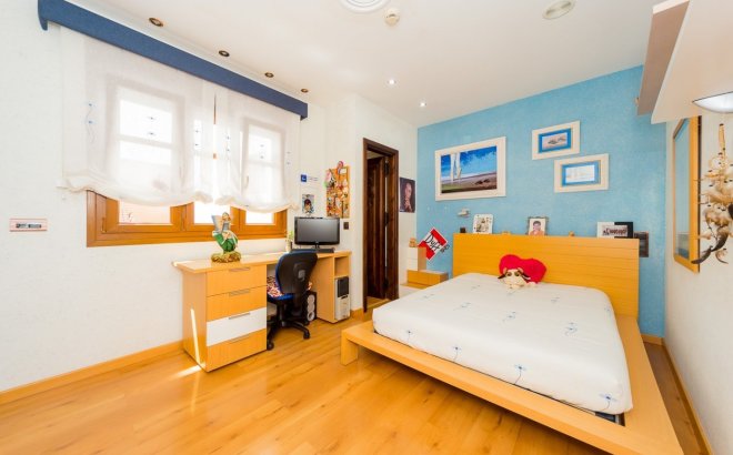 Revente - Commercial -
Torrevieja