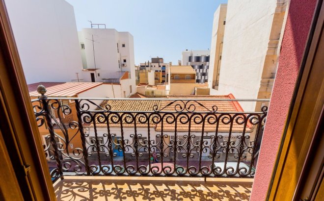 Revente - Commercial -
Torrevieja