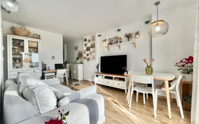 Herverkoop - Appartement -
Torrevieja - Calas Blanca