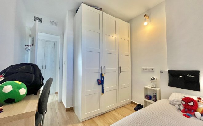 Herverkoop - Appartement -
Torrevieja - Calas Blanca