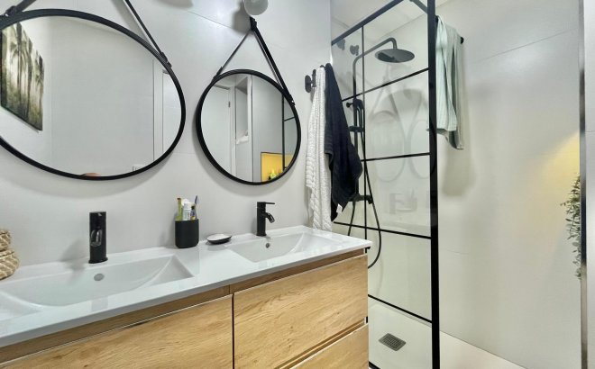 Herverkoop - Appartement -
Torrevieja - Calas Blanca