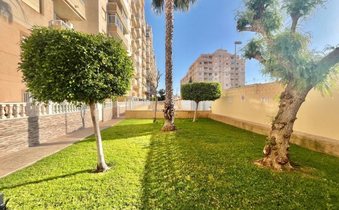 Herverkoop - Appartement -
Torrevieja - Calas Blanca