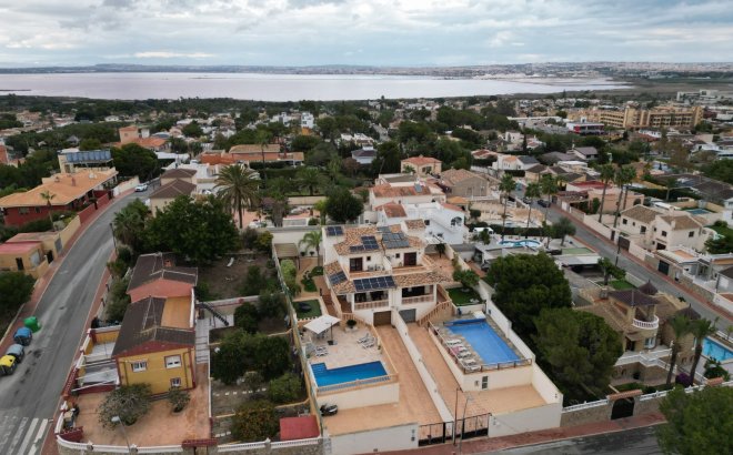 Resale - Villa -
Torrevieja - Costa Blanca