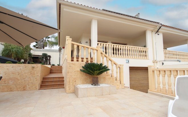Resale - Villa -
Torrevieja - Costa Blanca