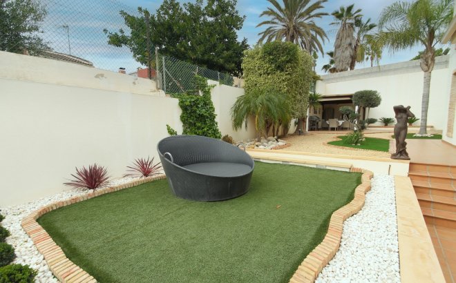 Resale - Villa -
Torrevieja - Costa Blanca