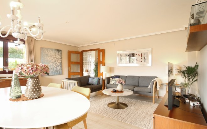 Resale - Villa -
Torrevieja - Costa Blanca