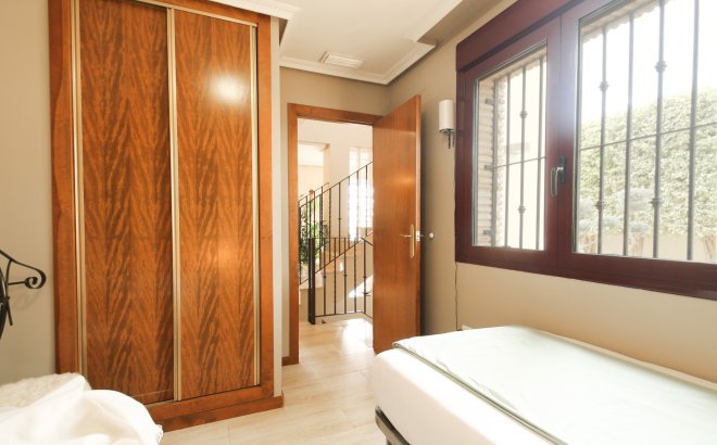 Resale - Villa -
Torrevieja - Costa Blanca