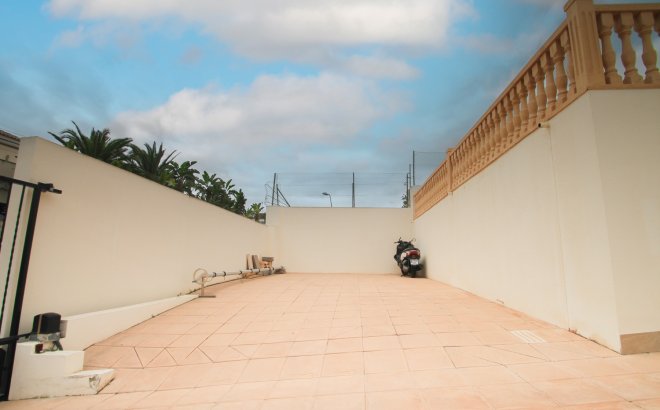 Resale - Villa -
Torrevieja - Costa Blanca