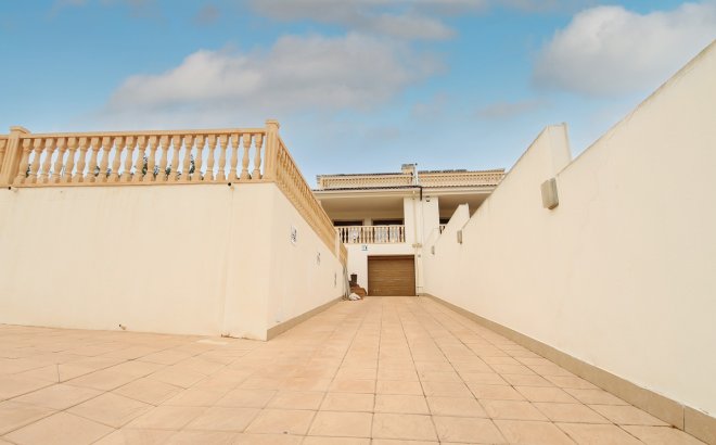 Resale - Villa -
Torrevieja - Costa Blanca