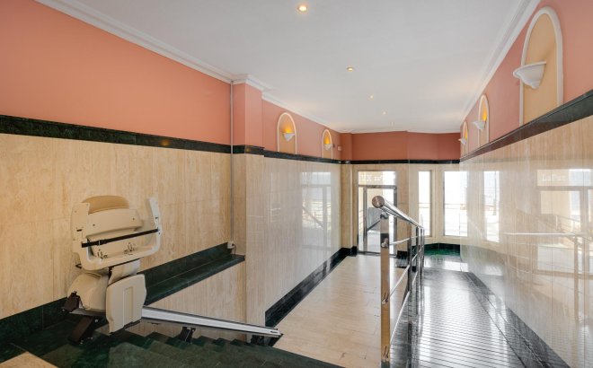 Resale - Apartment -
Torrevieja - Paseo Maritimo