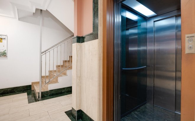 Resale - Apartment -
Torrevieja - Paseo Maritimo