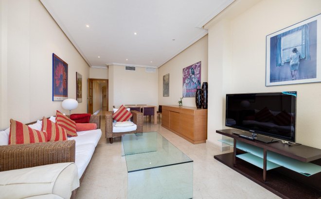 Resale - Apartment -
Torrevieja - Paseo Maritimo