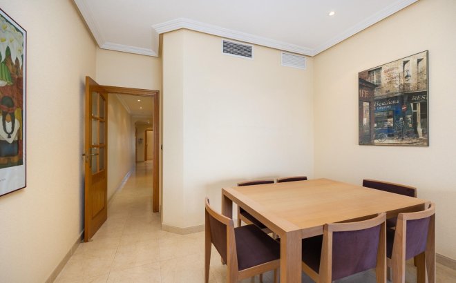 Resale - Apartment -
Torrevieja - Paseo Maritimo