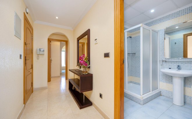 Resale - Apartment -
Torrevieja - Paseo Maritimo