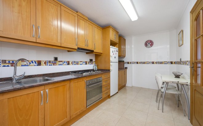 Resale - Apartment -
Torrevieja - Paseo Maritimo