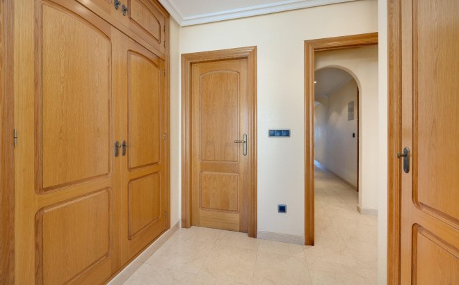 Resale - Apartment -
Torrevieja - Paseo Maritimo