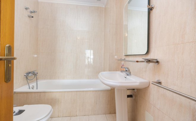 Resale - Apartment -
Torrevieja - Paseo Maritimo