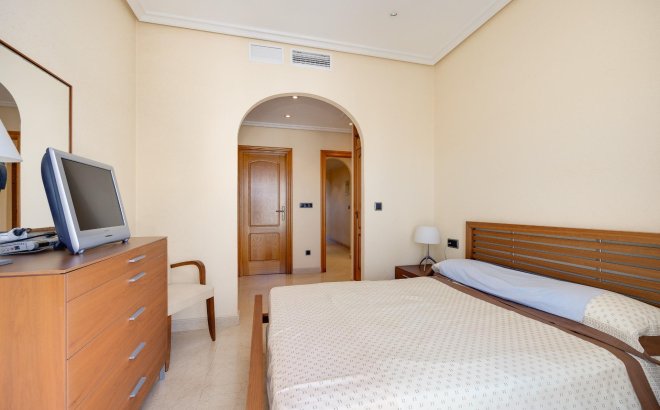 Resale - Apartment -
Torrevieja - Paseo Maritimo