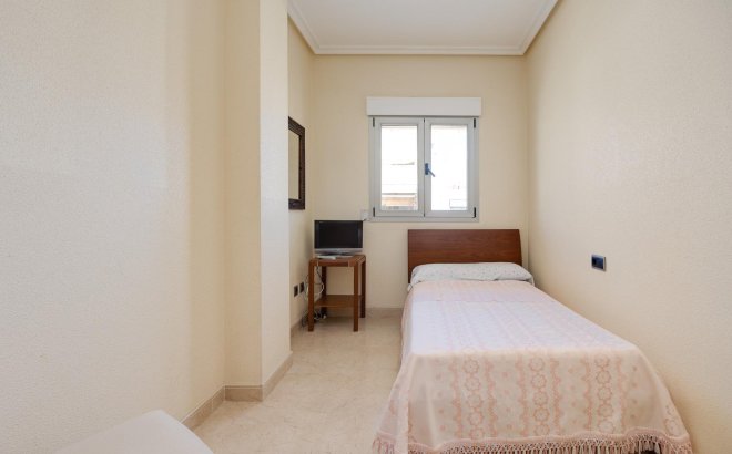 Resale - Apartment -
Torrevieja - Paseo Maritimo