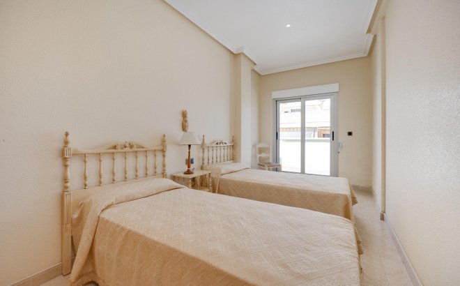 Resale - Apartment -
Torrevieja - Paseo Maritimo