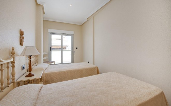 Resale - Apartment -
Torrevieja - Paseo Maritimo