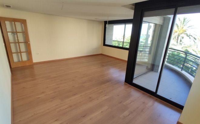 Revente - Appartement -
Torrevieja - Puerto