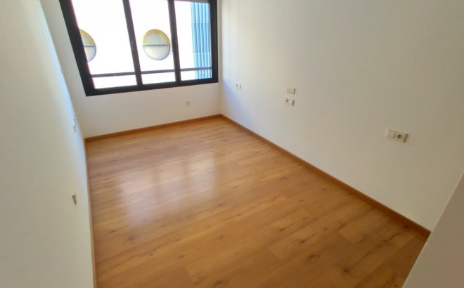 Revente - Appartement -
Torrevieja - Puerto