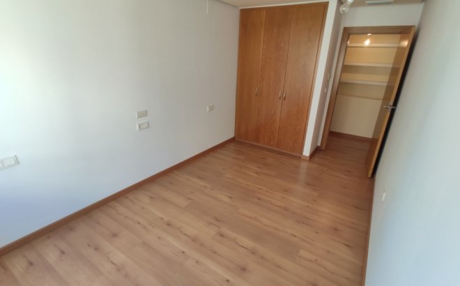 Revente - Appartement -
Torrevieja - Puerto