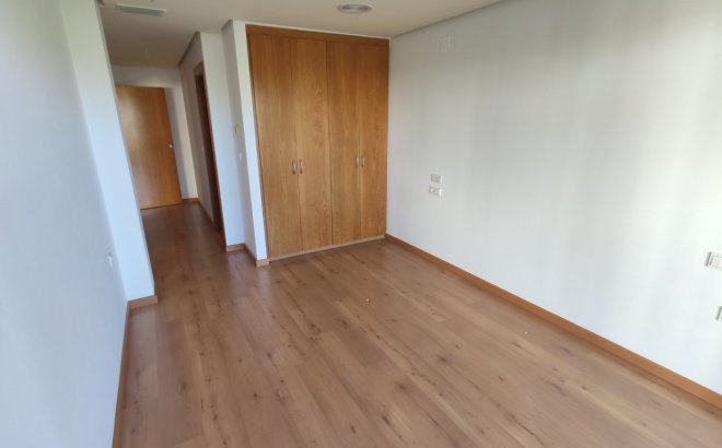 Revente - Appartement -
Torrevieja - Puerto