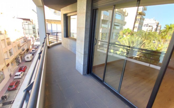 Revente - Appartement -
Torrevieja - Puerto