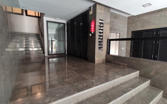 Revente - Appartement -
Torrevieja - Puerto