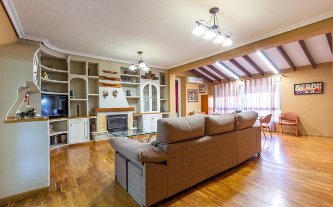 Resale - Villa -
Torrevieja - Los Balcones