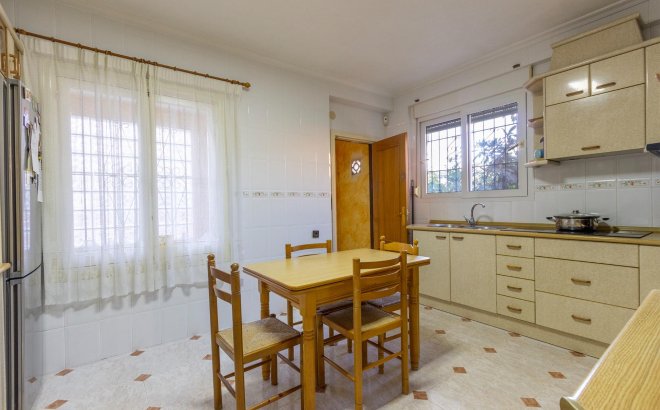 Resale - Villa -
Torrevieja - Los Balcones