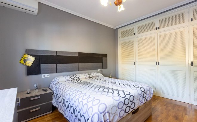 Resale - Villa -
Torrevieja - Los Balcones