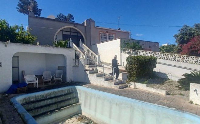 Resale - Villa -
Torrevieja - Costa Blanca