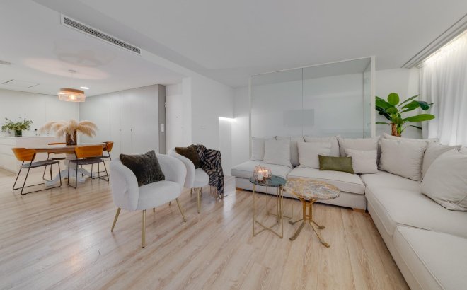 Resale - Apartment -
Torrevieja - Playa del Cura