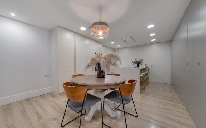 Resale - Apartment -
Torrevieja - Playa del Cura