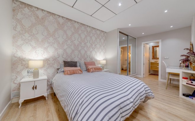 Resale - Apartment -
Torrevieja - Playa del Cura