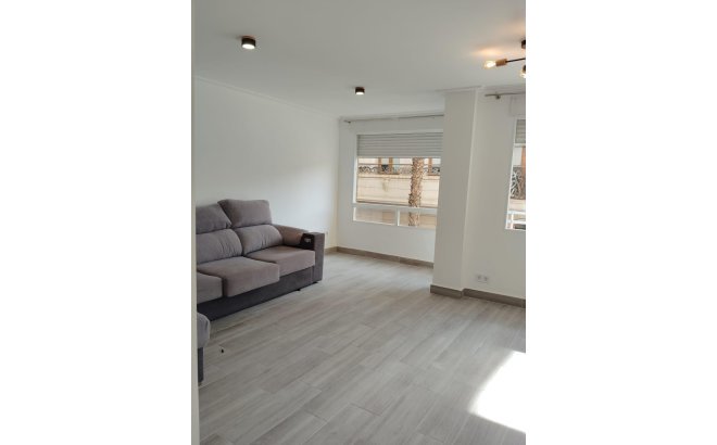 Herverkoop - Appartement -
Torrevieja - Centro