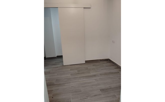 Herverkoop - Appartement -
Torrevieja - Centro