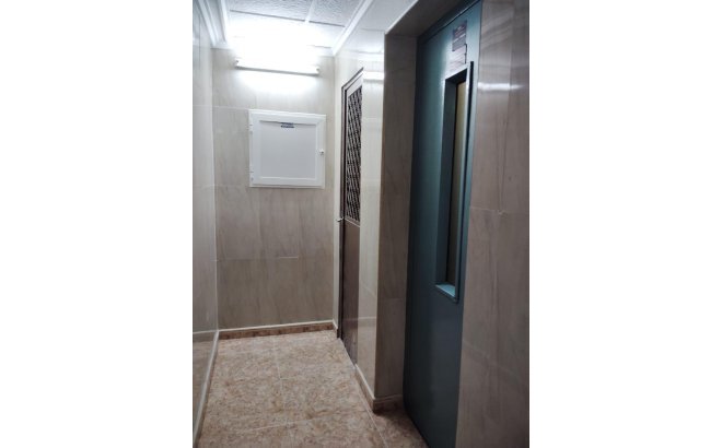 Herverkoop - Appartement -
Torrevieja - Centro