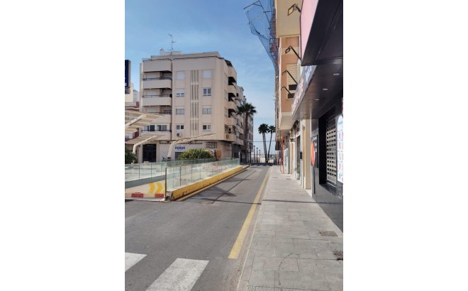 Herverkoop - Appartement -
Torrevieja - Centro