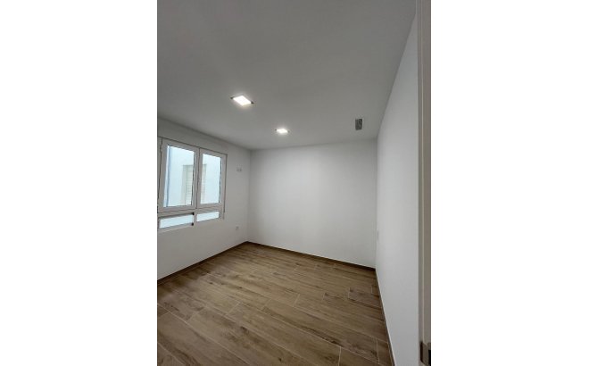 Resale - Apartment -
Torrevieja - La Mata
