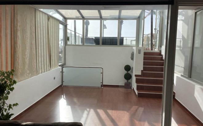 Resale - Dúplex -
Torrevieja - Playa del Cura