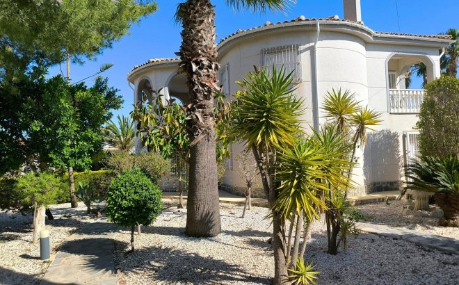 Resale - Villa -
Torrevieja - La Siesta