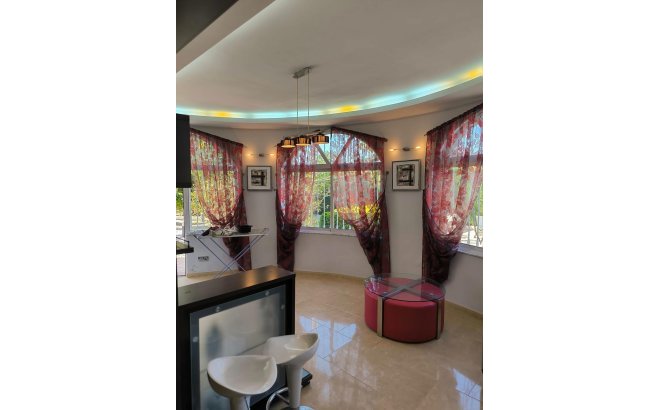 Resale - Villa -
Torrevieja - La Siesta